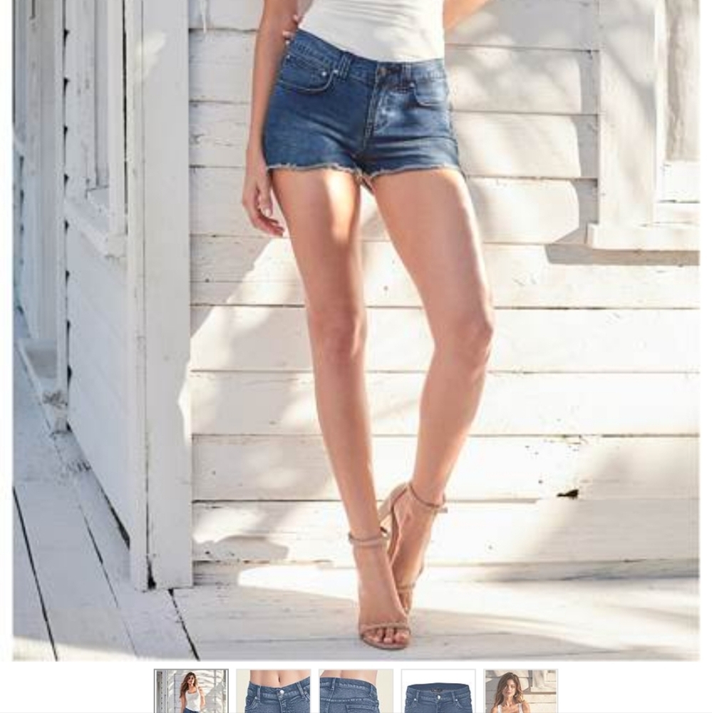 NWOT VENUS Medium Wash Cut Off Shorts Size 10